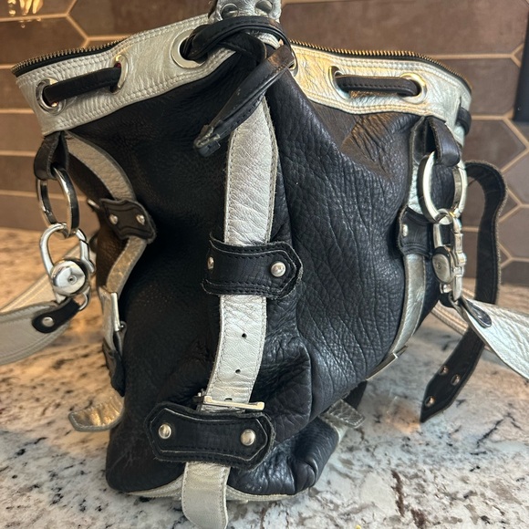 Vintage GUSTTO Black and Silver Shoulder Bag with Metallic Accents - Picture 5 of 8
